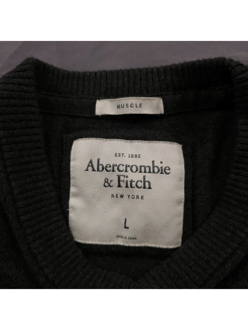 Abercrombie Fitch Men Charcoal V Neck Sweater Cashmere Wool Blend L Muscle Fit - Picture 5 of 7